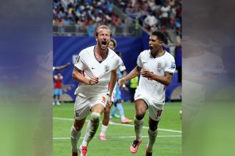 Harry Kane comemora gol na vitória sobre a República Democrática do Congo (Foto: Fifa World Cup Media/X)