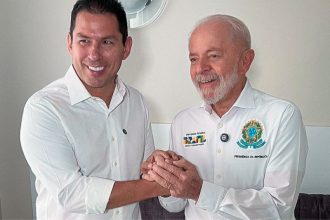 Marcelo Ramos ao lado do presidente Lula em 2024. Na época, ele era candidato a prefeito de Manaus (Foto: Pablo Brandão/PT)