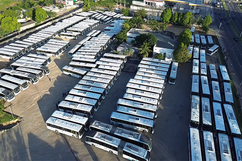 Ônibus na garagem de empresa do transporte de passageiros: Manaus sem transporte público (Foto: Grupo Pautas Diárias/WhatsApp)