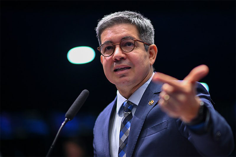 Senador Randolfe Rodrigues é o autor do projeto de lei (Foto: Ton Molina/Agência Senado)