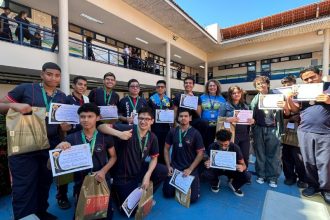 Alunos receberam medalhas e certificados pelo desempenho (Foto: Feifiane Ramos/ AM ATUAL)