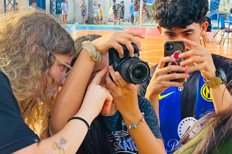 Jovens terão a oportunidade de participar de uma formação gratuita em fotografia (Foto: Divulgação)