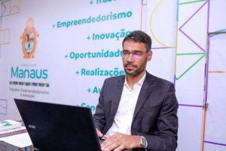Radyr Júnior, ex-titular da Semtepi, foi multado em R$ 22,7 mil por irregularidades na contratação de materiais no programa "Empreende Manaus" (Foto: Arquivo/Semcom)