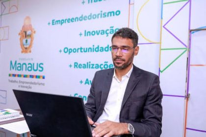 Radyr Júnior, ex-titular da Semtepi, foi multado em R$ 22,7 mil por irregularidades na contratação de materiais no programa "Empreende Manaus" (Foto: Arquivo/Semcom)