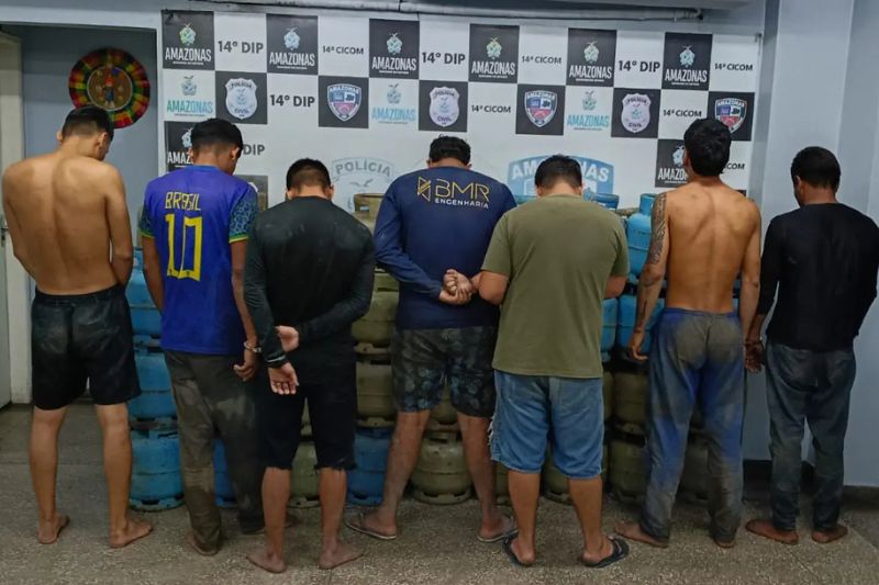 Os suspeitos estavam em uma Fiorino branca, chamando atenção pelo peso aparente na traseira do veículo (Foto: Divulgação/PM-AM)