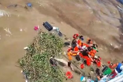 O Corpo de Bombeiros do Amazonas encerrou a operação de buscas pelos cinco desaparecidos no naufrágio da lancha Lima de Abreu XV (Foto: WhatsApp/Reprodução)