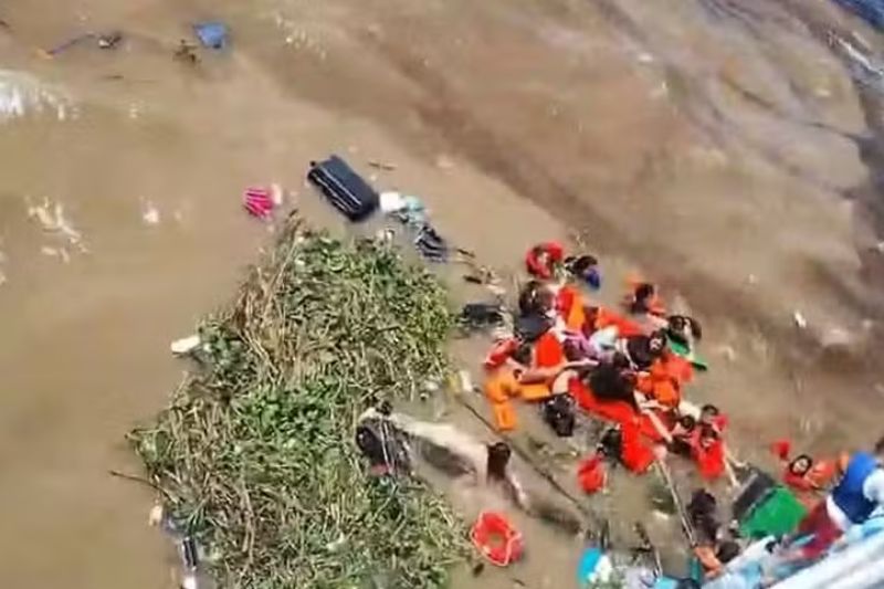 O Corpo de Bombeiros do Amazonas encerrou a operação de buscas pelos cinco desaparecidos no naufrágio da lancha Lima de Abreu XV (Foto: WhatsApp/Reprodução)