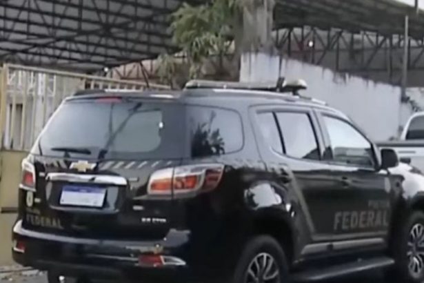 Na capital amazonense, agentes cumpriram mandados em uma oficina e em um condomínio de luxo (Foto: WhatsApp/Reprodução)