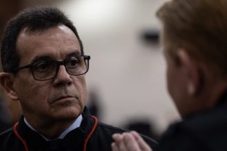 A decisão foi assinada pelo desembargador Airton Luís Corrêa Gentil, vice-presidente do Tribunal de Justiça do Amazonas (Foto: Raphael Alves/TJAM)