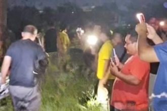 Após ouvirem gritos e tiros, moradores encontraram o corpo (Foto: WhatsApp/Reprodução)