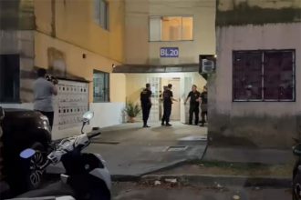Agentes federais cumprem mandado de busca e apreensão em Manaus (Imagem: WhatsApp/Reprodução)