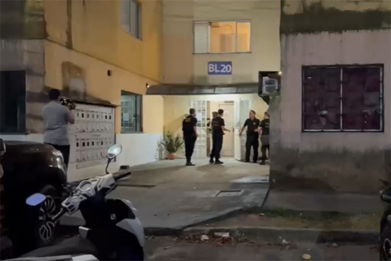Agentes federais cumprem mandado de busca e apreensão em Manaus (Imagem: WhatsApp/Reprodução)