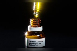 Extrato de cannabis é usado para tratamento de doenças (Imagem: TV Brasil/Reprodução)