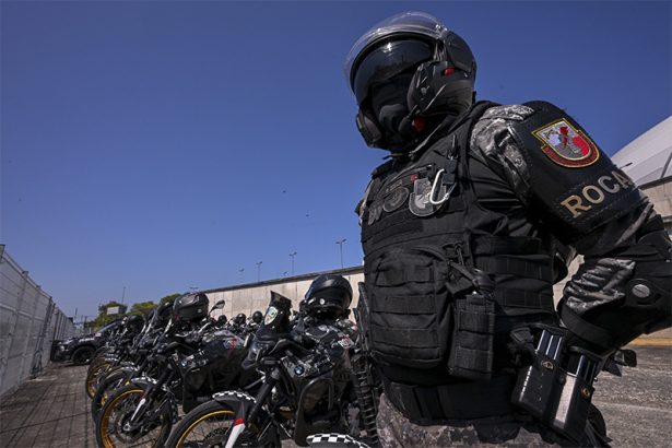 Policiais farão patrulhamento a pé, com motos e viaturas nos bairros de Manaus (Foto: Secom/Gov. AM)