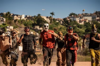 Cena de 'Corrida dos bichos': ficção brasileira em um Rio de Janeiro distópico (Imagem: Prime Video/Reprodução)