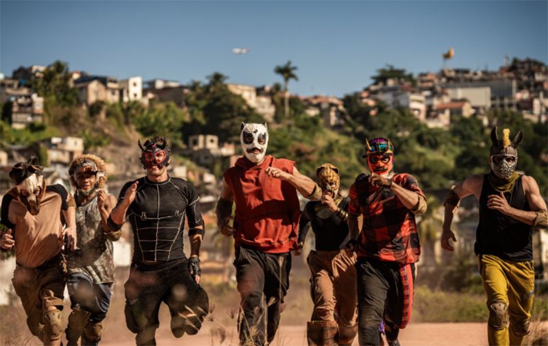 Cena de 'Corrida dos bichos': ficção brasileira em um Rio de Janeiro distópico (Imagem: Prime Video/Reprodução)