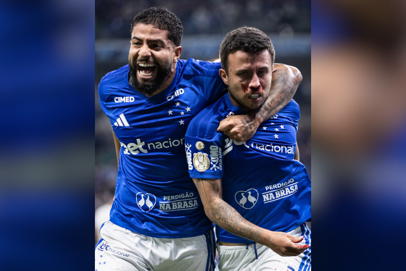 Matheus Henrique (com nariz sangrando) abriu o placar para o Cruzeiro (Foto: Gustavo Aleixo/Cruzeiro)
