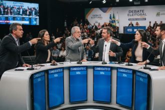 Candidatos usam fragmentos do dirscuso político e desvirtuam confronto de projetos de políticas públicas em debate eleitoral (Imagem ilustrativa gerada por IA/Google)