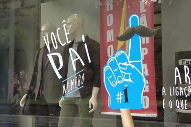 Oferta em loja para o Dia dos Pais: promoção para atrair filhos (Imagem: YouTube/Reprodução)
