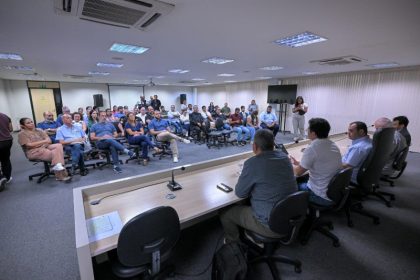 Reunião com representantes de empresas de saúde: busca por acordo para regularizar pagamentos (Fotoi: Secom/Divulgação)