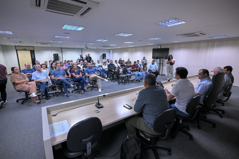 Reunião com representantes de empresas de saúde: busca por acordo para regularizar pagamentos (Fotoi: Secom/Divulgação)