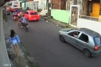 O motociclista Yan Figueiredo Carvalho perdeu o braço direito em um acidente na Rua Y, bairro Nova Esperança, zona oeste de Manaus (Foto: WhatsApp/reprodução)