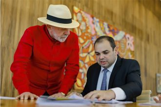 Presidente Lula com o governador Roberto Cidade: pedido de ajuda para enfrentar a seca (Foto: Assessoria/Divulgação)
