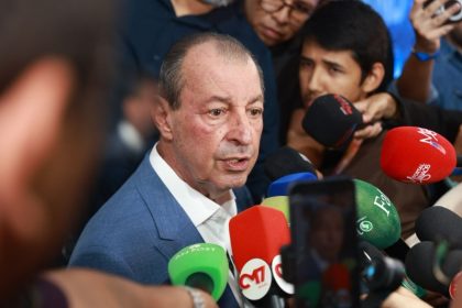 O senador Omar Aziz, candidato ao governo do Amazonas, foi multado em R$ 5 mil pela Justiça Eleitoral (Foto: Divulgação)