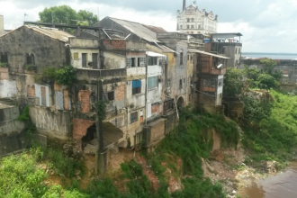 Parte do porão da casa havia desabado (Foto: Divulgação/Implurb)