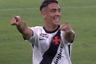 Puma Rodríguez marcou o terceiro gol da vitória do Vasco (Imagem: YouTube/Reprodução)