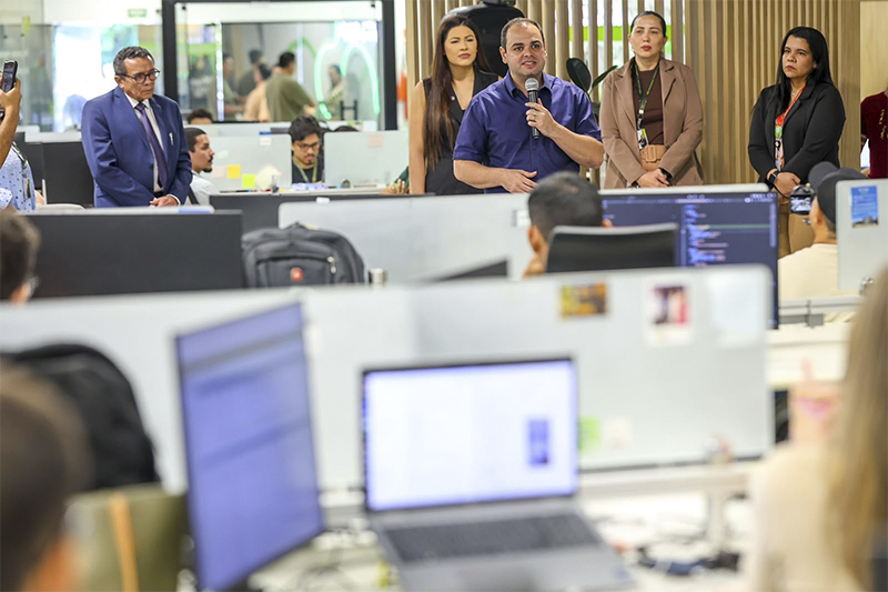 Governador Roberto Cidade conversou com alunos da FPFTech (Foto: Assessoria/Divulgação)