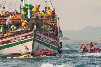 Embarcação bate em moto aquática durante evento em apoio a Flávio Bolsonaro