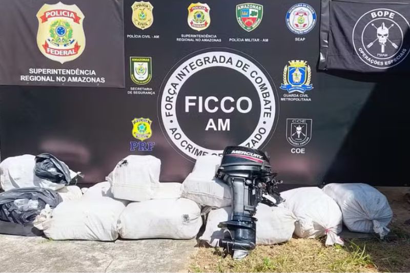 A ação teve como alvo o tráfico internacional de drogas e cinco homens foram presos em flagrante (Foto: WhatsApp/reprodução)