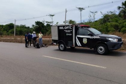 O cadáver foi encontrado na AM-070, próximo ao Clube de Tiro do Amazonas (Foto: WhatsApp/reprodução)