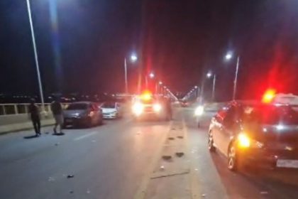 O acidente aconteceu na Ponte Rio Negro, zona oeste de Manaus (Foto: WhatsApp/reprodução)