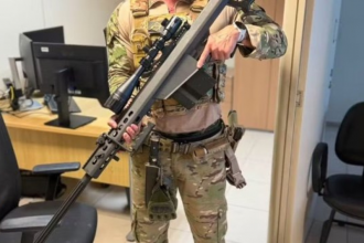 A arma é capaz de perfurar blindagens e derrubar helicópteros (Foto: WhatsApp/reprodução)