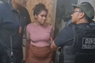 A mulher, identificada apenas como Jaqueline, é apontada pela polícia como principal suspeita do crime (Foto: WhatsApp/reprodução)