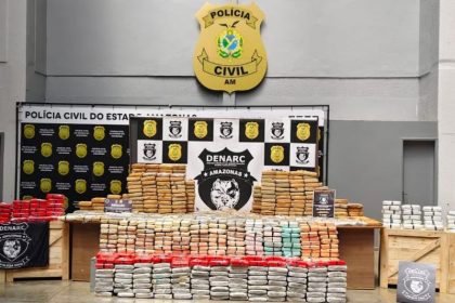 A droga vinha da Colômbia e seguia até Manaus com destino ao Rio de Janeiro  (Foto: Divulgação)