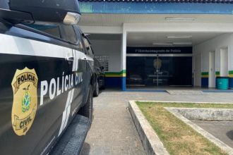 Caroline Simão, de idade não informada, foi presa e levada ao 1º Distrito Integrado de Polícia, no bairro Praça 14 de Janeiro (Foto: Arquivo/PC-AM)
