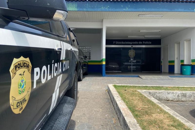 Caroline Simão, de idade não informada, foi presa e levada ao 1º Distrito Integrado de Polícia, no bairro Praça 14 de Janeiro (Foto: Arquivo/PC-AM)