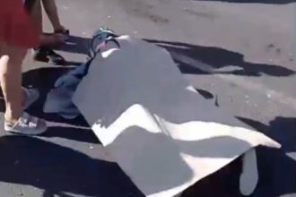 Um dos motociclitas não resistiu aos ferimentos e morreu no local (Foto: WhatsApp/reprodução)