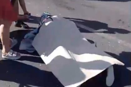 Um dos motociclitas não resistiu aos ferimentos e morreu no local (Foto: WhatsApp/reprodução)
