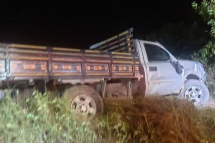 Dois sobreviventes foram levados para o hospital (Foto: WhatsApp/reprodução)