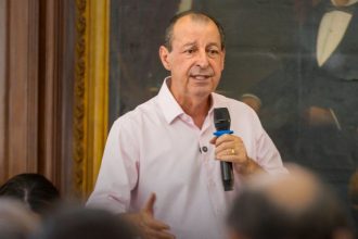 Omar Aziz terá de comprovar se o link declarado no registro de candidatura corresponde à mesma página questionada (Foto: Divulgação)