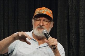 Ator Randy Quaid criticou escolha de atriz para sequência de filme sobre corrida de carros (Imagem: YouTube/Reprodução)