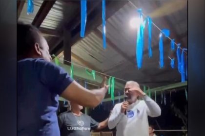 Morador confronta prefeito Augusto Ferraz em reunião sobre lixão (Imagem: WhatsApp/Reprodução)
