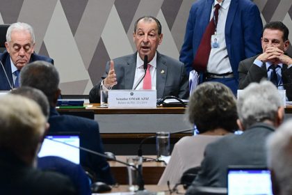 Senador Omar Aziz, relator da PEC, rejeitou todas as emendas apresentadas (Foto: Geraldo Magela/Agência Senado)