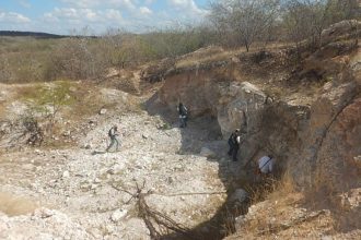 Pesquisadores do SGB identificaram rochas pegmatitos com alta capacidade de lítio (Foto: SGB/Divulgação)