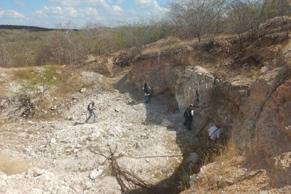 Pesquisadores do SGB identificaram rochas pegmatitos com alta capacidade de lítio (Foto: SGB/Divulgação)