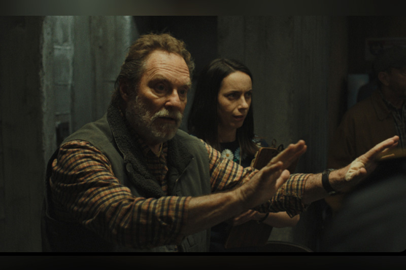 Stephen Root e Kate O’Flynn em cena de ‘O Segredo de Window’s Bay’: série vencedora do Emmy (Imagem: AppleTV/Reprodução)